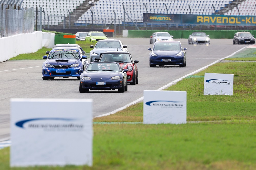 viele Touristenfahrer auf der Strecke